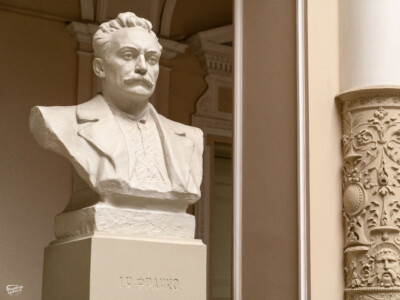 Popiersie Ivana Franko na Uniwersytecie Lwowskim
