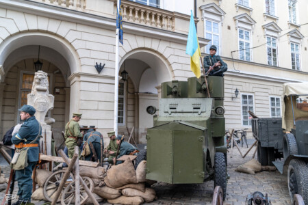 Inscenizacja i żołnierze we Lwowie